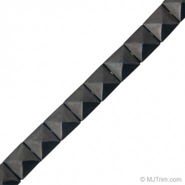 8MM IRON-ON PYRAMID NAILHEAD TRIM